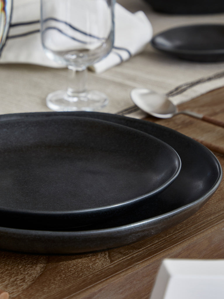 Livia Black Dinner Plate 11"